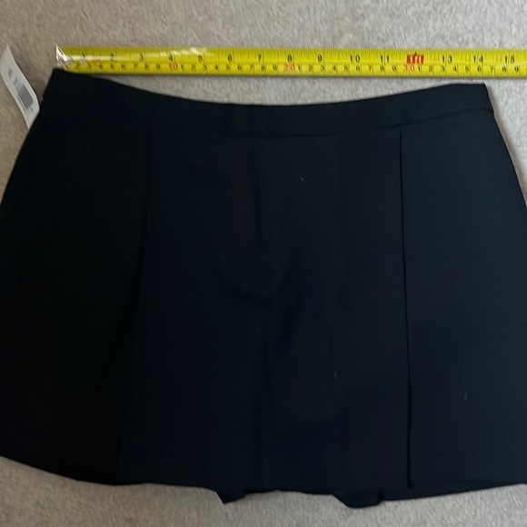 Babaton Skort - Picture 7 of 12